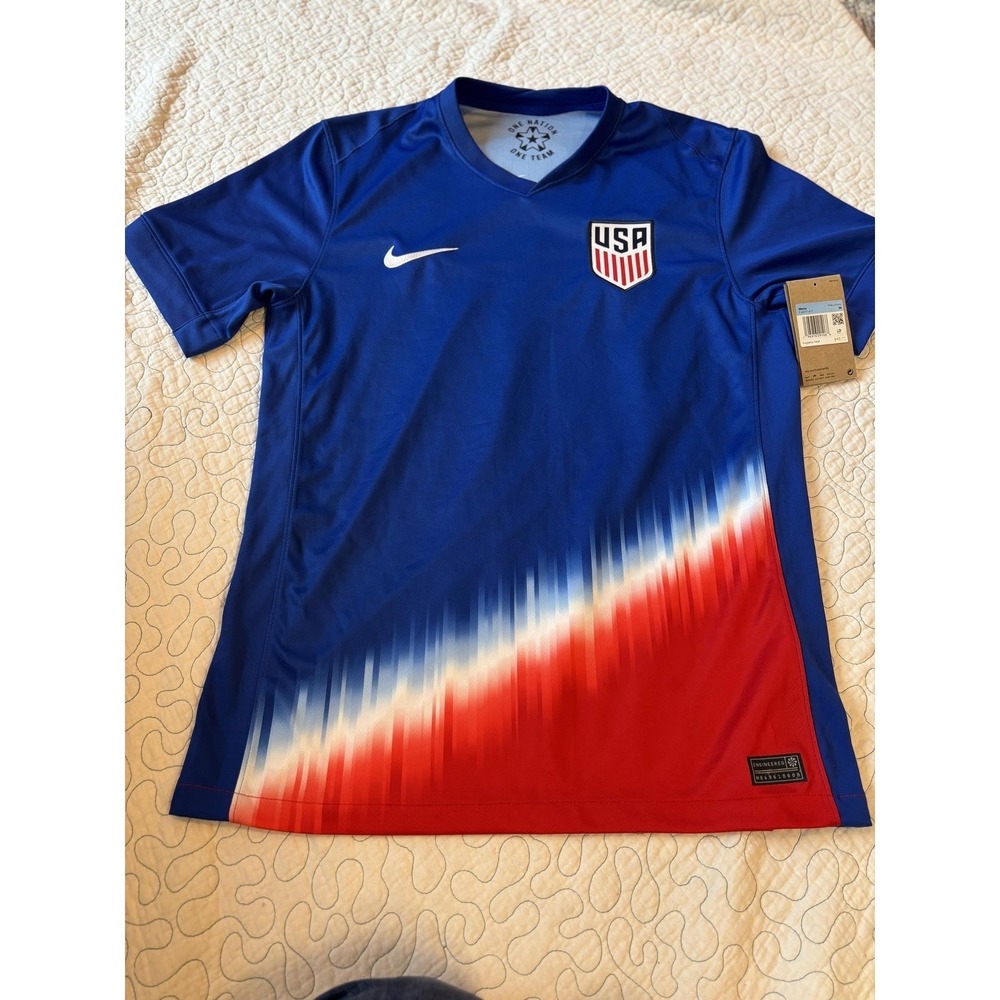 Nike Men's USA Soccer Team Size Medium Blue and Red Nike Jersey #530